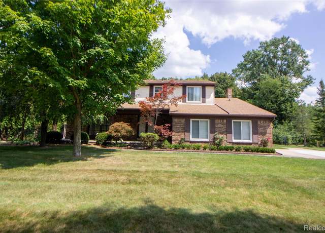 Property at 5502 Whitehaven Dr, Troy, MI 48085, 4 beds, 2.5 baths