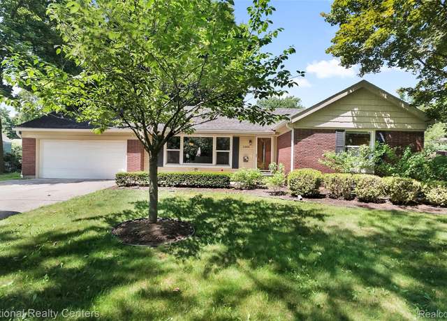 Property at 1009 Atlantic St, Milford, MI 48381, 3 beds, 2 baths