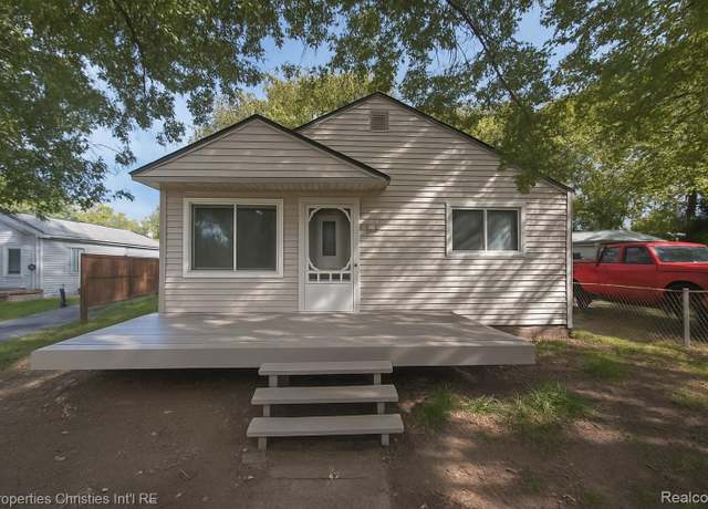 Property at 200 W Chicago Ave, Pontiac, MI 48340, 3 beds, 1 bath
