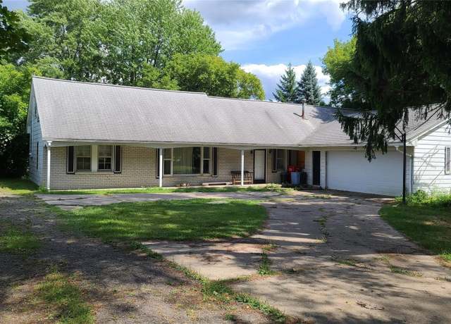 Property at 6225 Farmington Rd, West Bloomfield, MI 48322, 3 beds, 1 bath