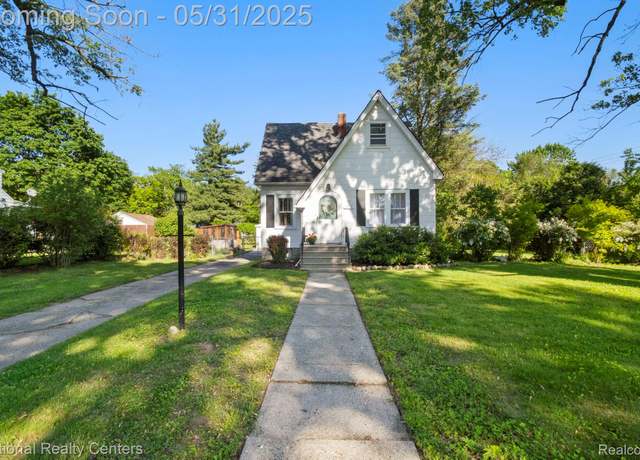 Property at 2328 Montroyal Ave, Waterford, MI 48328, 2 beds, 1 bath