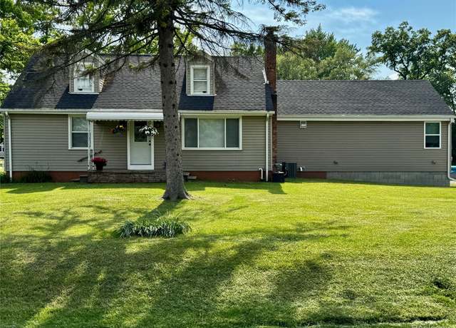 Property at 300 Plumstead Rd, Waterford, MI 48327, 4 beds, 3 baths