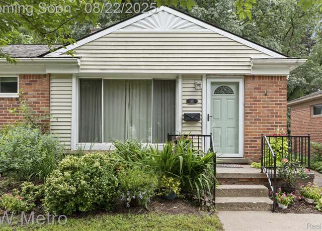 Property at 1111 Hickory Ave, Royal Oak, MI 48073, 3 beds, 2 baths