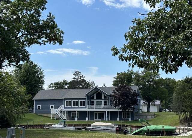 Property at 4378 Iroquois Dr, Caseville Township, MI 48755, 5 beds, 3.5 baths