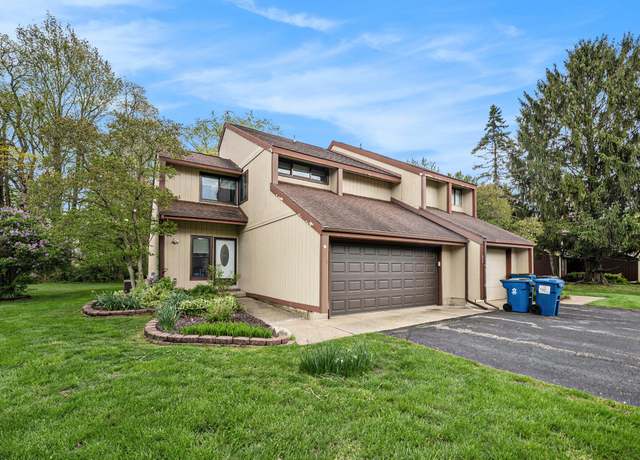 Property at 2373 Fairgrove St, Kalamazoo, MI 49009, 3 beds, 2.5 baths