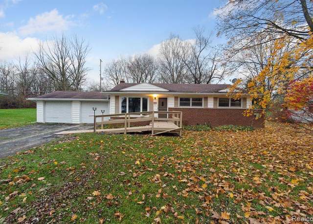 Property at 1449 Westwood Dr, Flint Twp, MI 48532, 3 beds, 1 bath