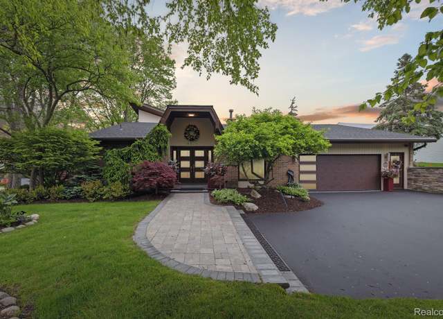 Property at 4749 Tara Ct, West Bloomfield, MI 48323, 4 beds, 3 baths