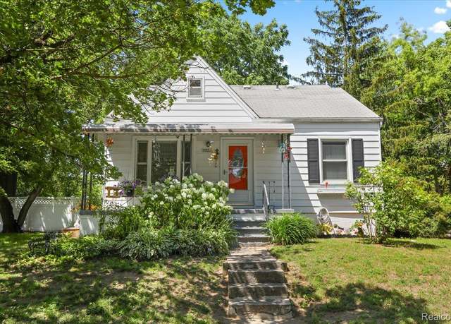 Property at 35228 Rosslyn St, Westland, MI 48185, 2 beds, 1.5 baths