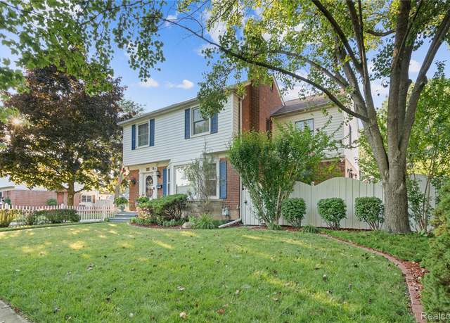 Property at 1540 Davis St, Wyandotte, MI 48192, 3 beds, 2.5 baths