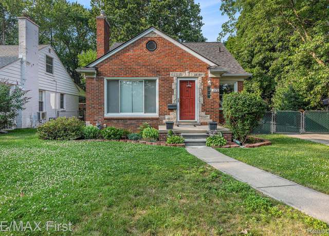 Property at 1070 Hampton Rd, Grosse Pointe Woods, MI 48236, 3 beds, 1.5 baths