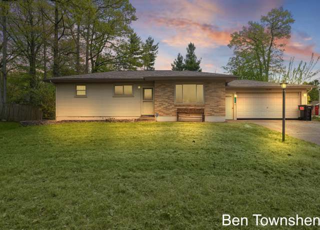 Property at 4626 Foxcroft Ave NW, Comstock Park, MI 49321, 3 beds, 2 baths