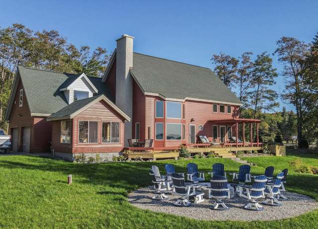 Property at 11096 SE Torch Lake Dr, Alden, MI 49612, 4 beds, 3.5 baths