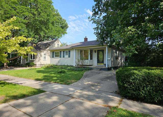 Property at 2204 Roslyn Rd, Grosse Pointe Woods, MI 48236, 3 beds, 2 baths