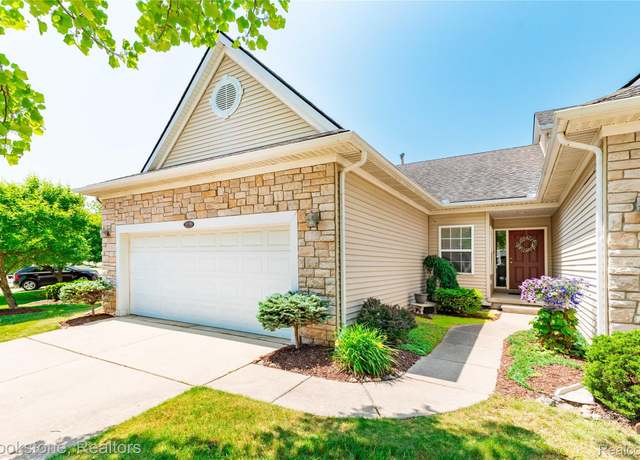 Property at 3579 Grove Ln, Auburn Hills, MI 48326, 2 beds, 2 baths