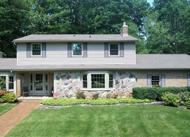 Property at 3319 N Tipsico Lake Rd, Hartland, MI 48353, 4 beds, 3 baths