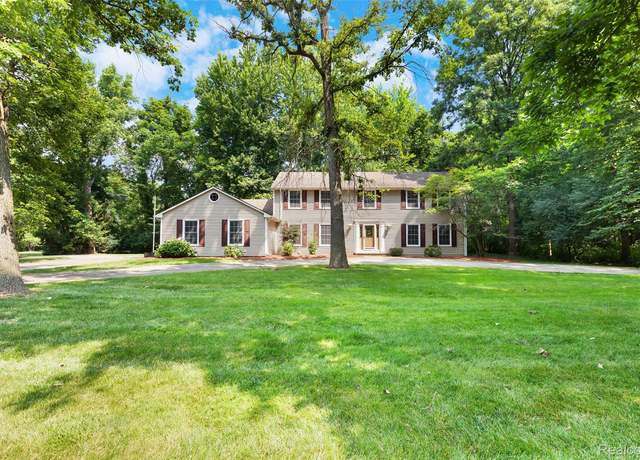 Property at 9020 Bridge Rd, Grosse Ile Township, MI 48138, 4 beds, 2.5 baths