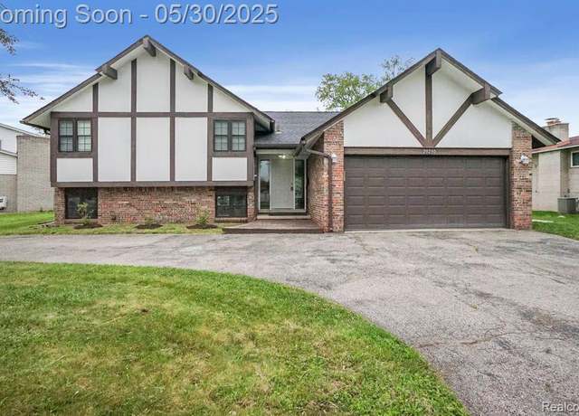 Property at 29290 Prestwick St, Southfield, MI 48076, 4 beds, 2.5 baths