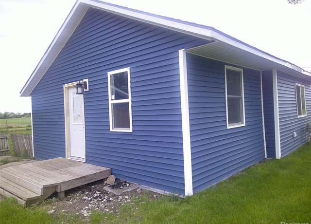 Property at 7499 Burt Rd, Birch Run, MI 48415, 2 beds, 1 bath