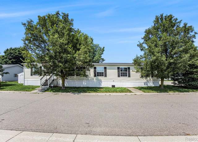 Property at 116 South St, Oxford, MI 48371, 4 beds, 2 baths