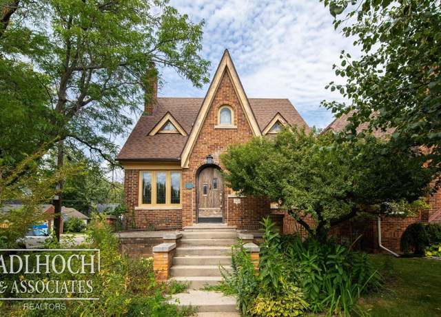 Property at 442 Manor St, Grosse Pointe Farms, MI 48236, 3 beds, 1.5 baths