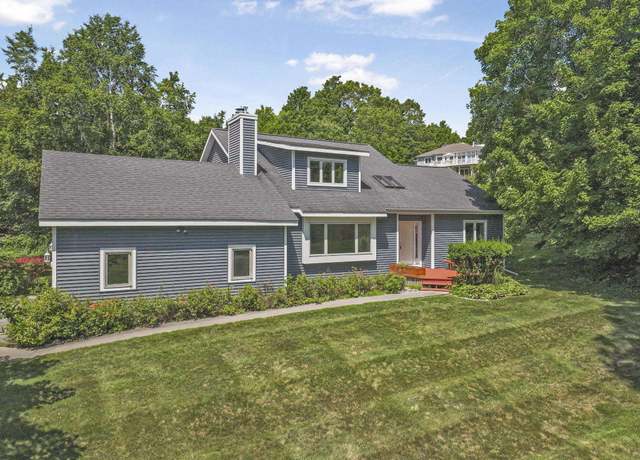 Property at 9771 E Avondale Ln, Traverse City, MI 49684, 4 beds, 2.5 baths