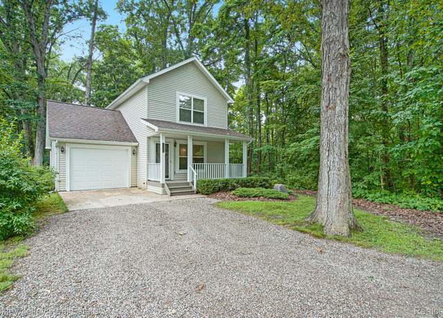 Property at 5802 Fernlands Ave, Hamburg, MI 48139, 2 beds, 1.5 baths