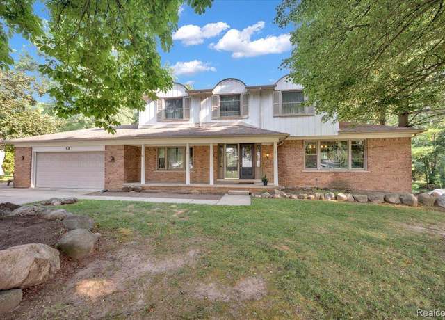 Property at 928 Hampstead Ln, Rochester Hills, MI 48309, 5 beds, 3.5 baths