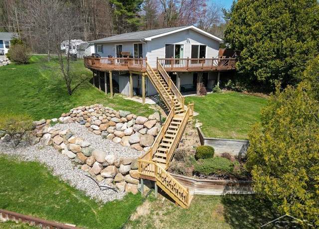 Property at 4438 N Verity Rd, Sanford, MI 48657, 3 beds, 2 baths