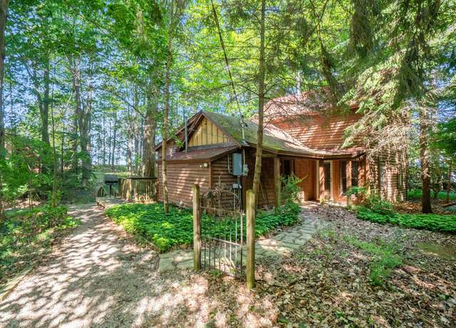 Property at 2560 Lakeshore Dr, Fennville, MI 49408, 3 beds, 1.5 baths