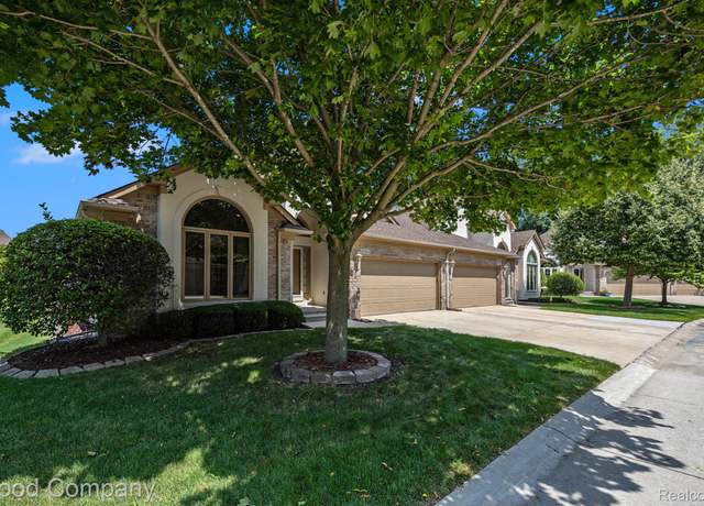 Property at 47284 Hunters Chase Dr, Macomb Township, MI 48042, 2 beds, 2 baths