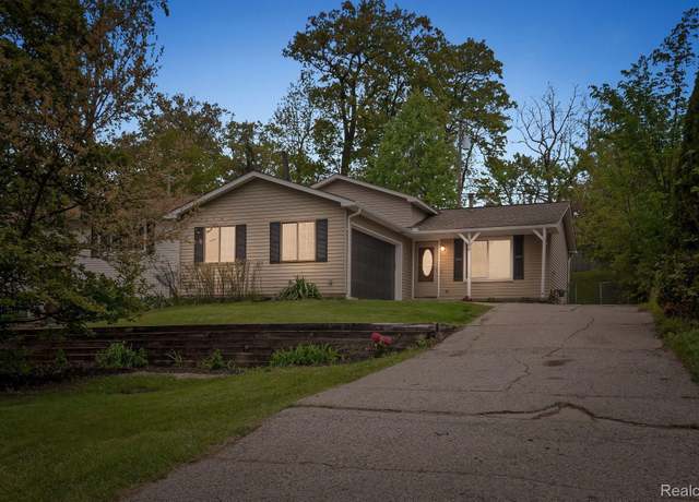 Property at 3884 Cass Elizabeth Rd, Waterford, MI 48328, 3 beds, 2 baths