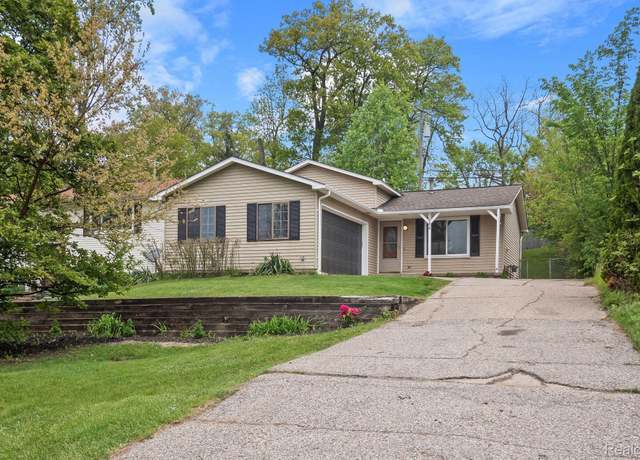 Property at 3884 Cass Elizabeth Rd, Waterford, MI 48328, 3 beds, 2 baths