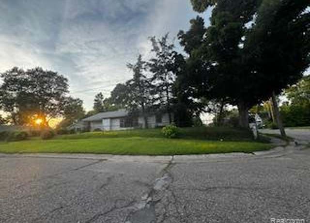Property at 563 Walnut St, Mt Morris, MI 48458, 3 beds, 1 bath