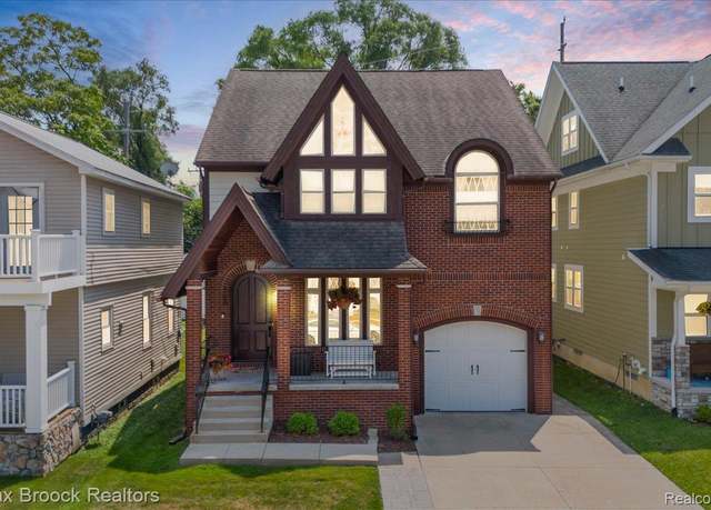 Property at 706 Chambers St, Royal Oak, MI 48067, 4 beds, 3.5 baths
