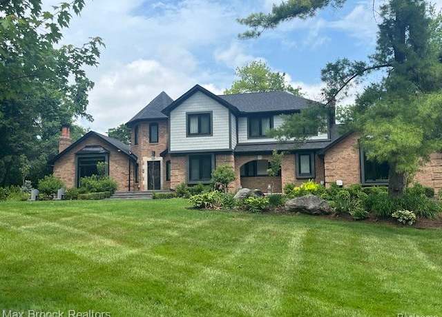 Property at 284 Woodwind Dr, Bloomfield Hills, MI 48304, 5 beds, 3.5 baths