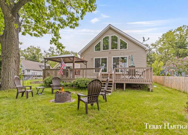 Property at 5927 S Croton Hardy Dr, Newaygo, MI 49337, 3 beds, 2 baths