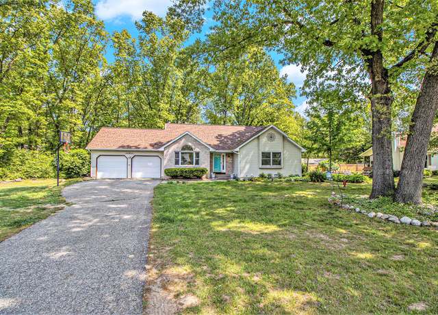 Property at 28302 Springbrook Dr, Lawton, MI 49065, 4 beds, 3 baths