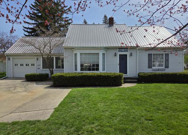 Property at 430 S Stewart Ave, Fremont, MI 49412, 4 beds, 2 baths