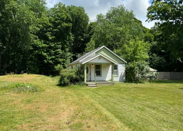 Property at 21420 Parker St, Farmington Hills, MI 48336, 2 beds, 1 bath