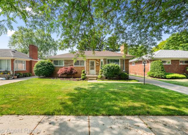 Property at 17090 Collinson Ave, Eastpointe, MI 48021, 3 beds, 2 baths