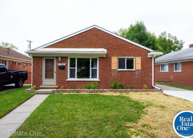 Property at 7952 Elm St, Taylor, MI 48180, 3 beds, 1 bath