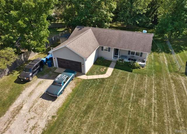 Property at 2455 W Thompson Rd, Fenton, MI 48430, 3 beds, 2 baths