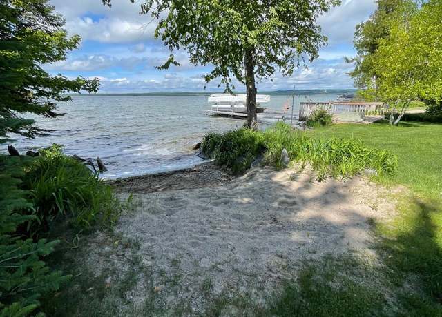 Property at 7470 NW Hoiles, Clearwater Township, MI 49690, 4 beds, 2 baths