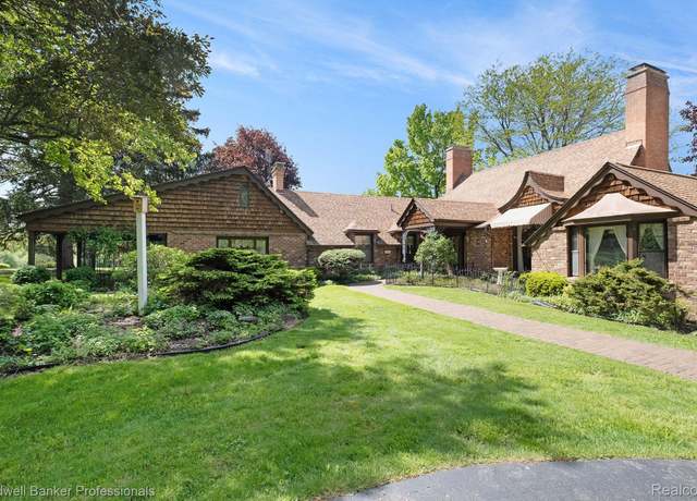 Property at 2103 E Newark Rd, Lapeer Township, MI 48446, 4 beds, 4.5 baths