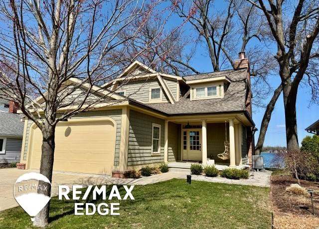 Property at 13151 Lake Shore Dr, Fenton, MI 48430, 2 beds, 2.5 baths
