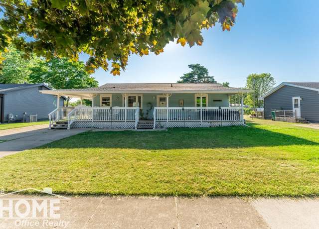 Property at 1301 N Gould St, Owosso, MI 48867, 5 beds, 2.5 baths