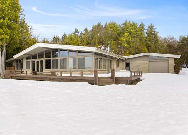 Property at 6863 Crystal Dr, Beulah, MI 49617, 3 beds, 2.5 baths