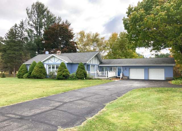 Property at 700 Hc Edmore Rd, Edmore, MI 48829, 3 beds, 2.5 baths