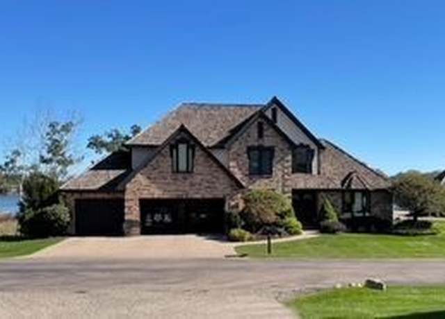 Property at 60 Chateaux DU Lac, Fenton, MI 48430, 4 beds, 4.5 baths