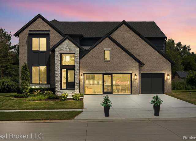 Property at 35683 Kilkenny Dr, New Baltimore, MI 48047, 4 beds, 2.5 baths